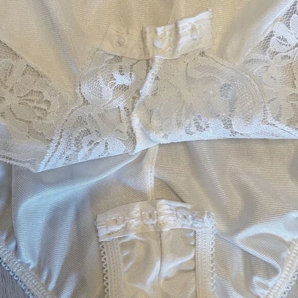 Vintage white lacy bodysuit - Picture 9 of 14